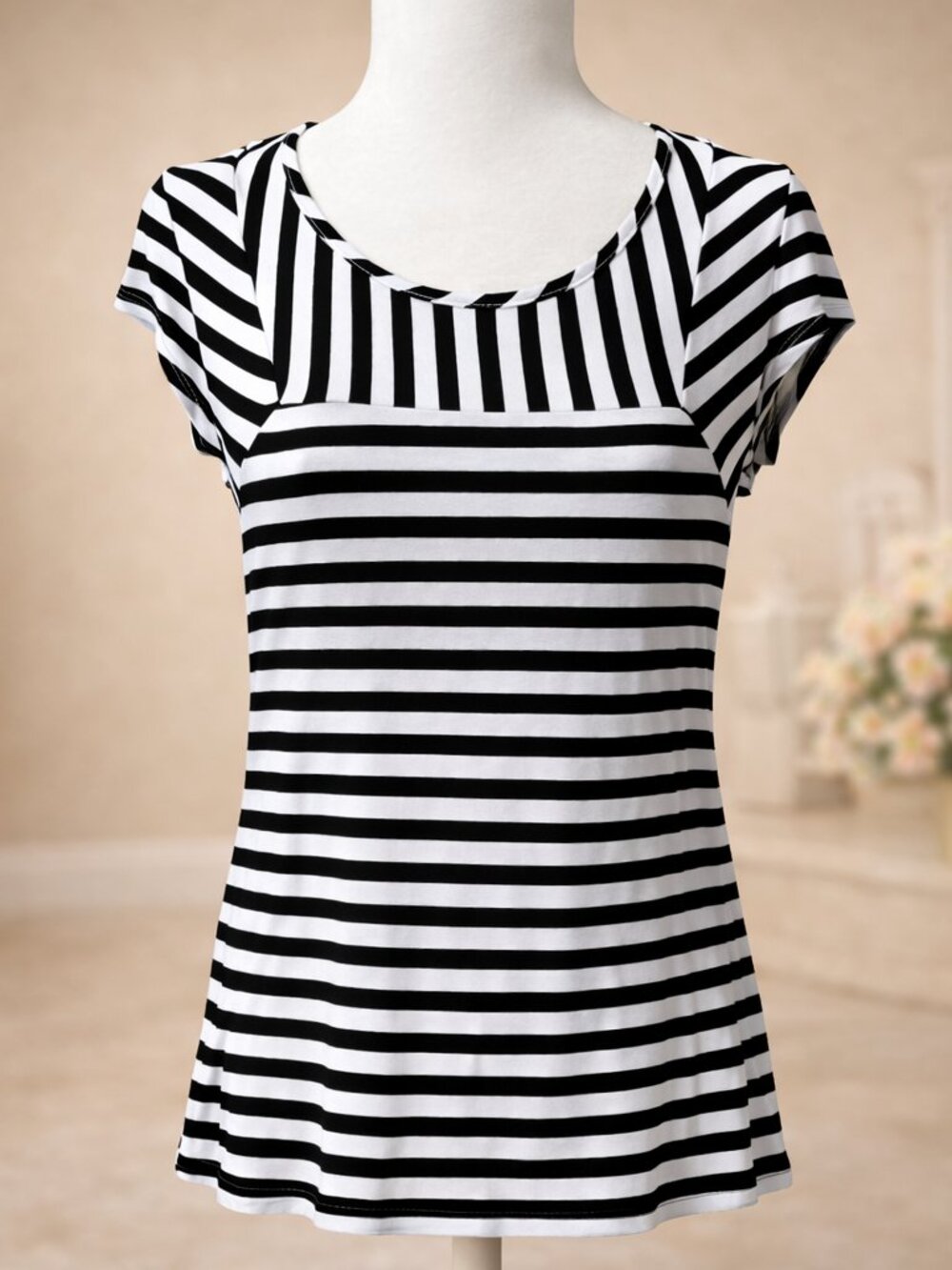 Pleione Contrast Stripe Modern Minimalist Casual Top with Back Cutout Streetwear